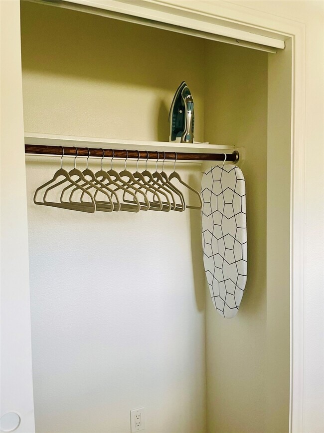 Building Photo - 4723 Aftonshire Dr