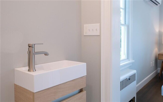 Building Photo - 118 Ruggles Ave