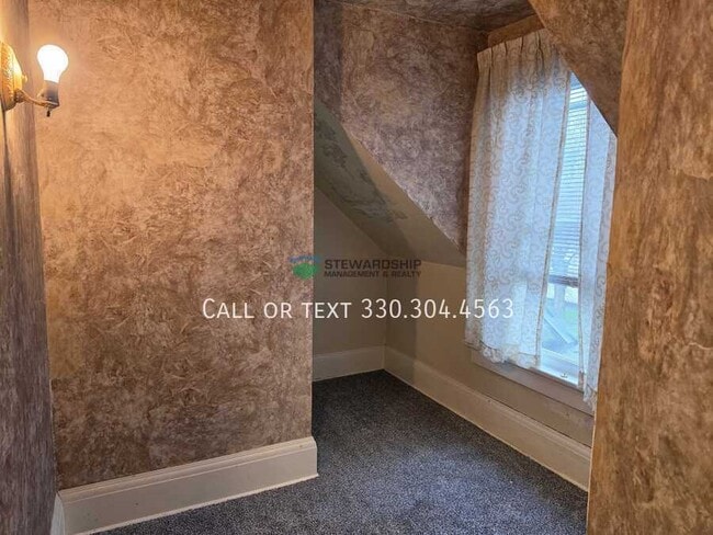 Building Photo - 213 Chestnut Ave NE