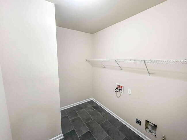 Building Photo - Immaculate 4 BR/3 BA Traditional in Acworth!