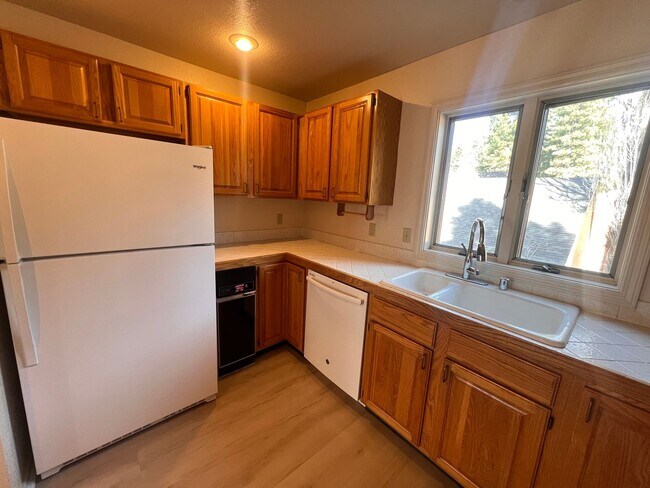 Building Photo - 1 Bedroom McCloud Condo
