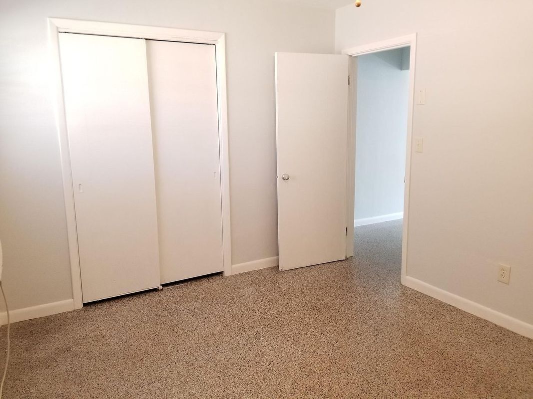 Building Photo - 2325 Belmar Dr