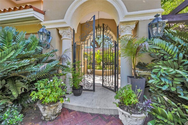 Building Photo - 6200 Granada Blvd