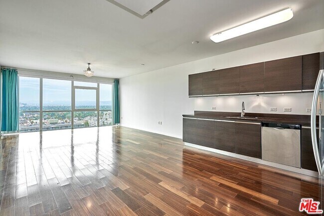 Building Photo - 3785 Wilshire Blvd