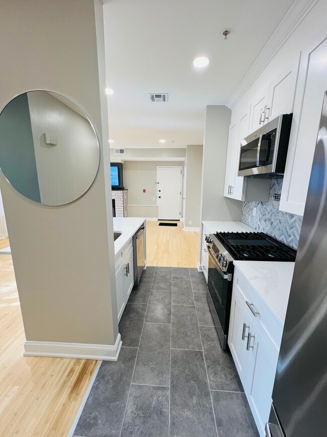 Building Photo - 182 Gay St