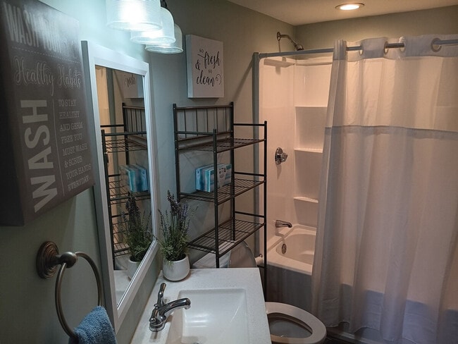 Building Photo - 20 Hawkins St