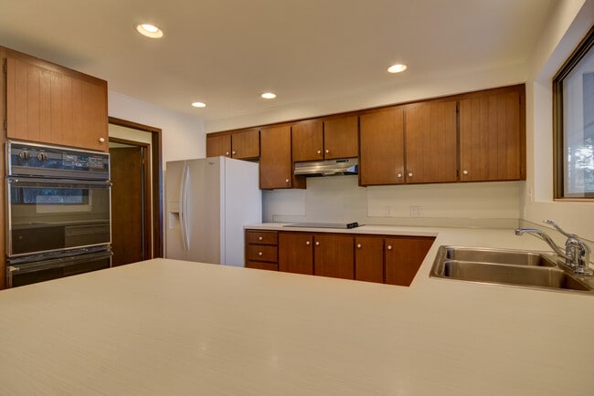 Building Photo - 2 Bed+ 2 Bath Home With Water View