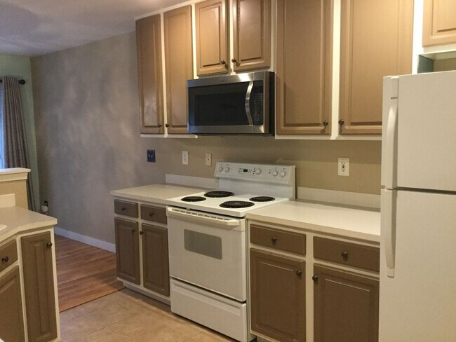 Building Photo - Stylish 2-Bedroom, 2.5-Bath Townhome with Garage & Private Patio