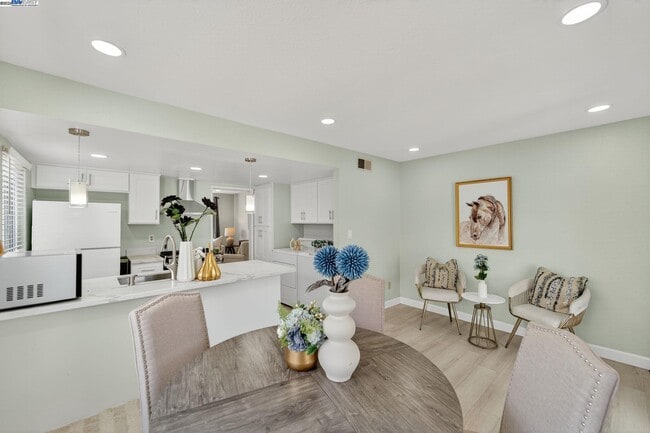 Building Photo - 1810 Peary Way