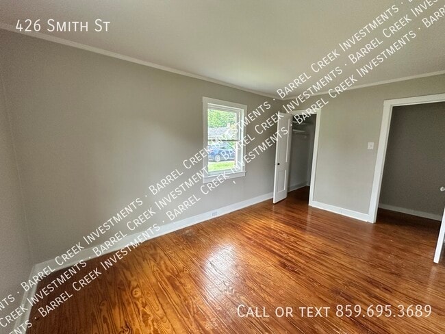 Building Photo - 426 Smith St