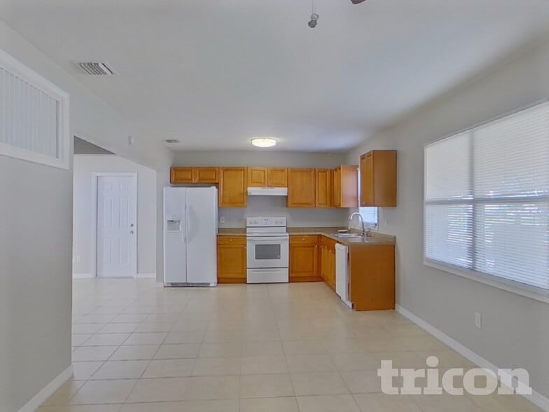 Building Photo - 1569 Lotus Path