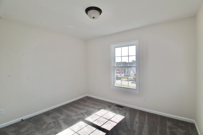 Building Photo - Newer Home for Rent in Brentwood Subdivision!