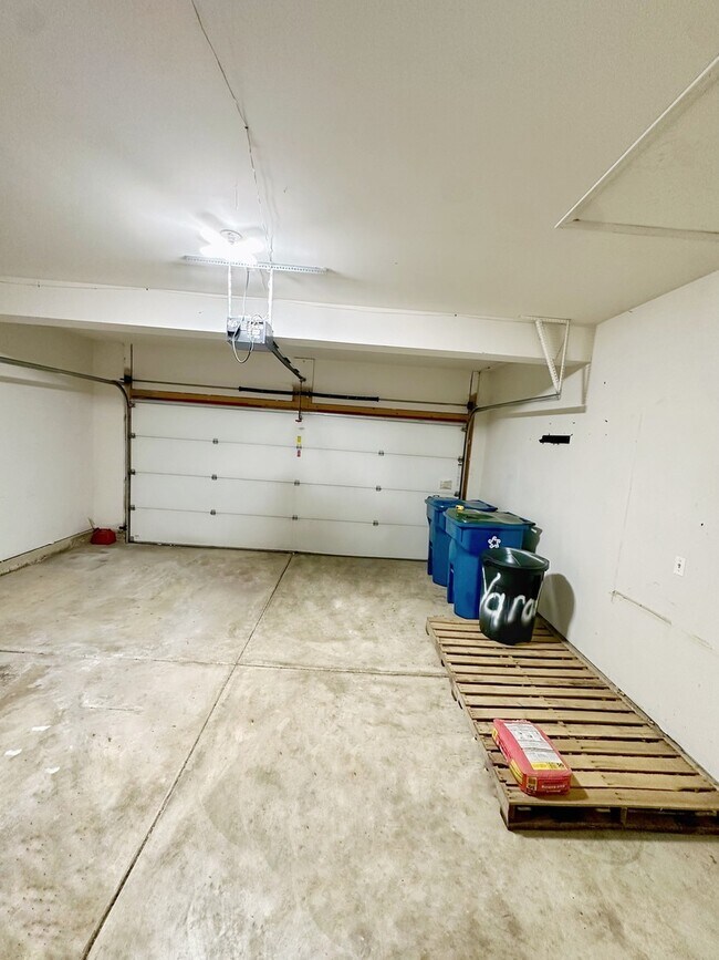 Building Photo - 2394 Caton Crest Dr