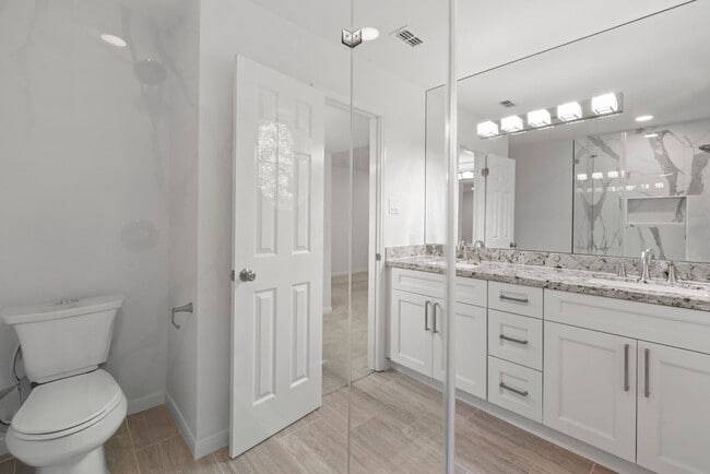 Building Photo - Stylish & Renovated Townhome in Prime West...