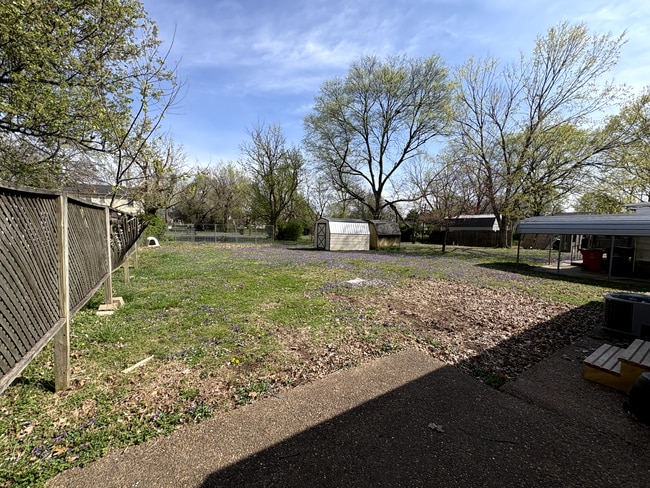 Building Photo - 2 Bedroom Pet Friendly Home For Rent in Hopkinsville!
