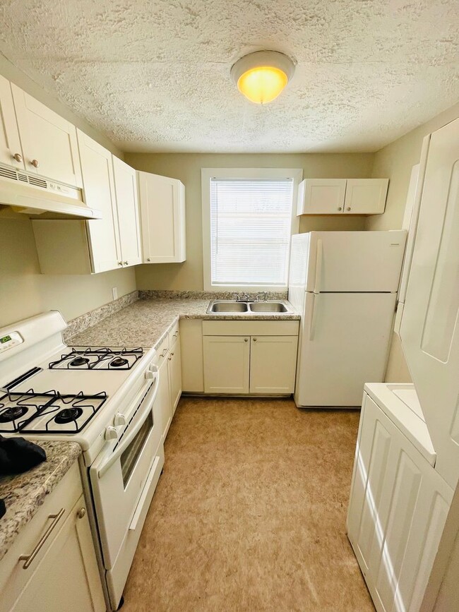 Building Photo - ** 1 Bed 1 Bath located in Capitol Heights...