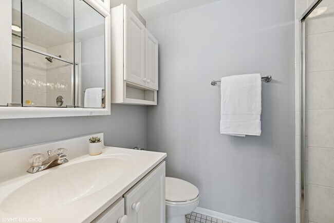 Building Photo - 330 W Diversey Pkwy