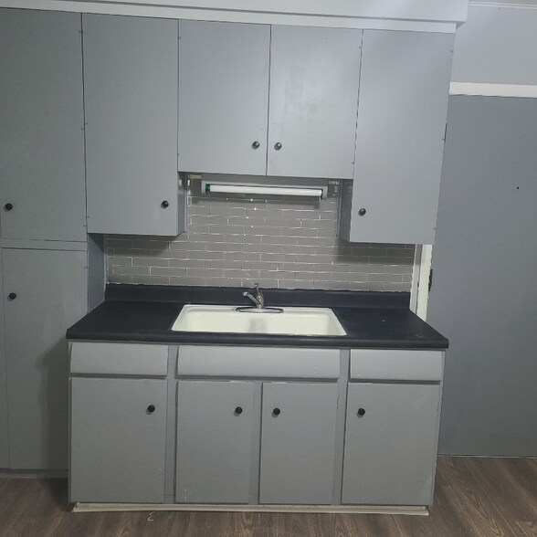 Building Photo - 7006 Clement Ave