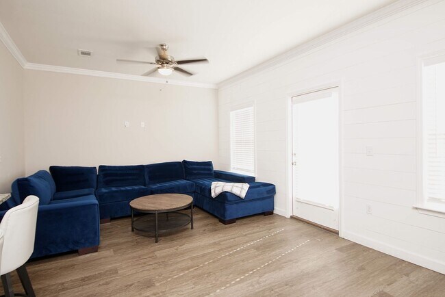 Building Photo - Great Location in Fort Walton Beach Near Bases and Hospital.