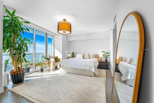 Building Photo - 465 Brickell Ave