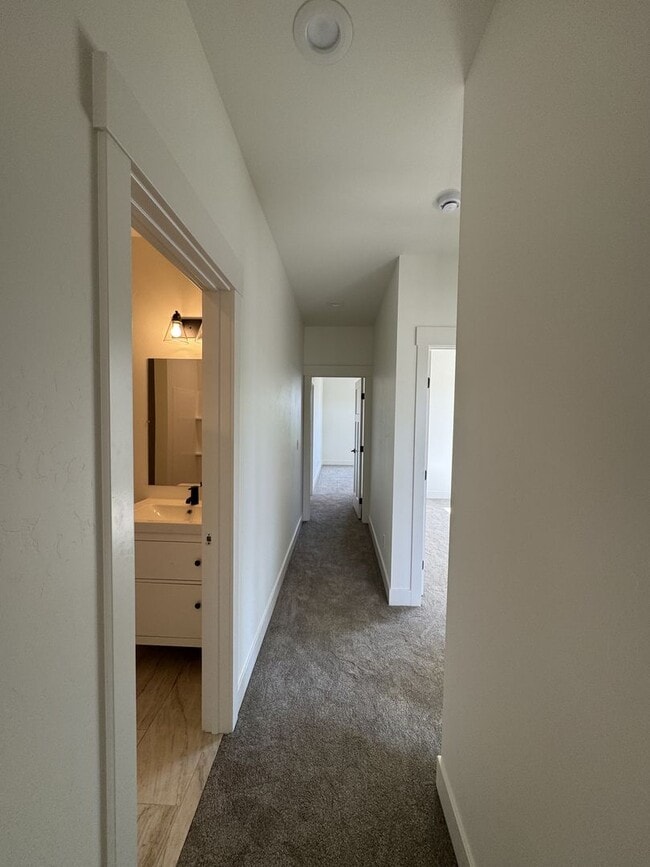 Building Photo - 17 Grove-