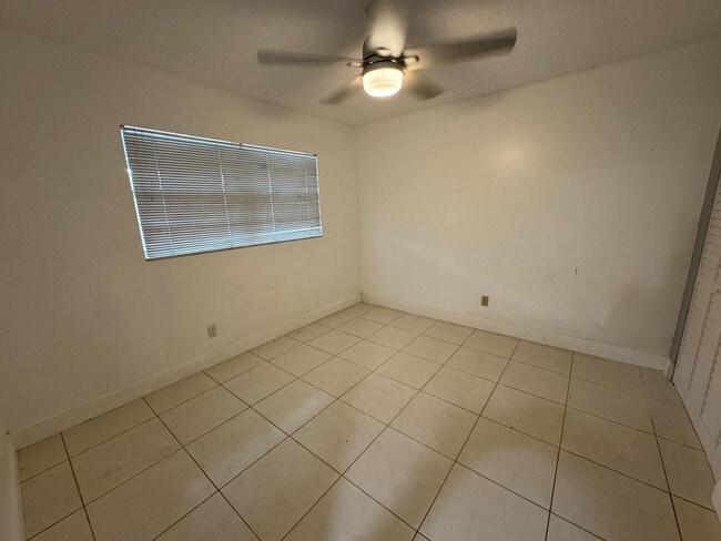 Building Photo - 7797 Golf Cir Dr