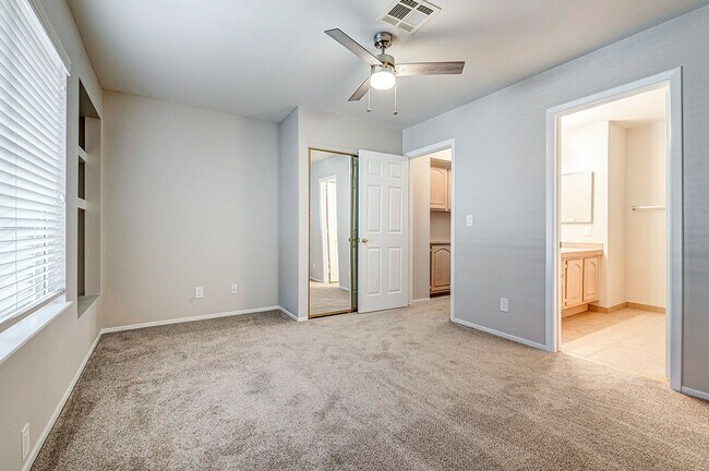 Building Photo - Gorgeous 2 Bedroom home in Desert Shores Racquet Club!