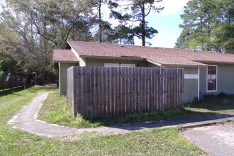 Building Photo - Spacious 2/2 Apartment off Olive Rd – Prim...