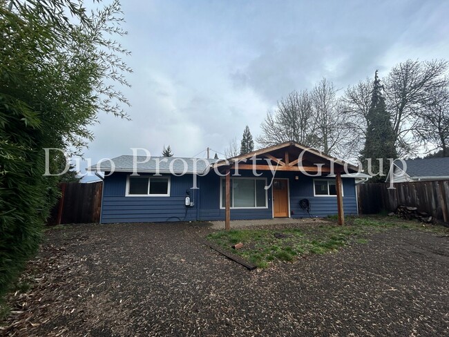 Building Photo - Updated South Eugene Home with Large Yard