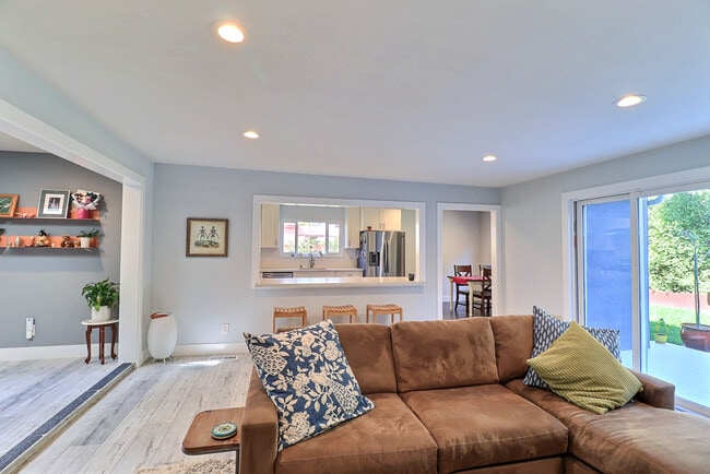 Building Photo - 2658 Mira Vista Dr