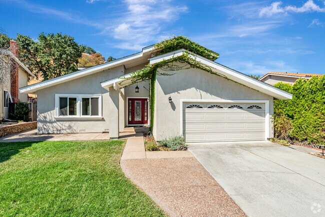 Building Photo - 520 Weybridge Dr