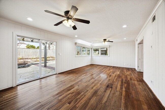 Building Photo - 2506 Avalon Pl