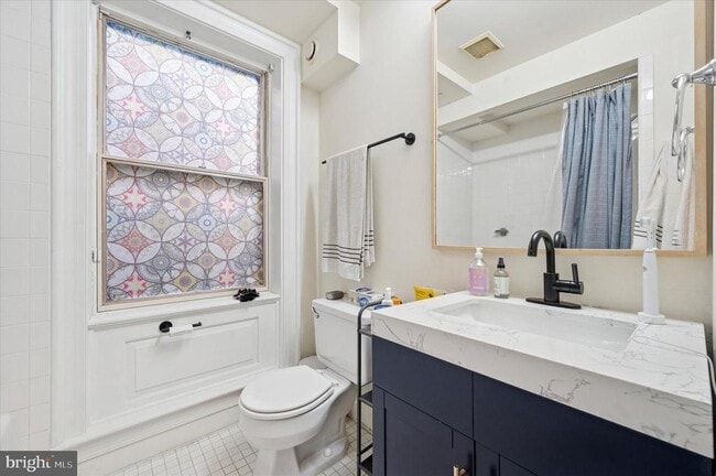 Building Photo - 3725 Lancaster Ave