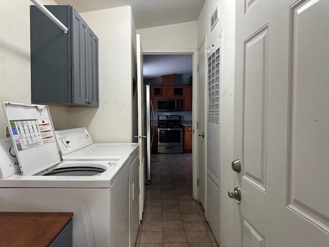 Building Photo - $500 Move-In Special | 3-Bed, 2-Bath Home ...