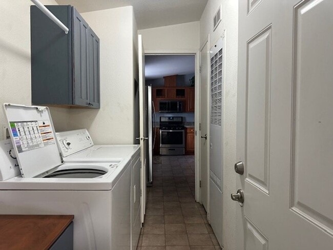 Building Photo - Coming soon! | 3BR Home in Railroad Springs | Fenced Backyard + 2-Car Garage