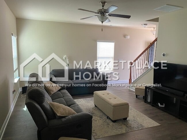 Building Photo - 6121 Hickory Ln Dr