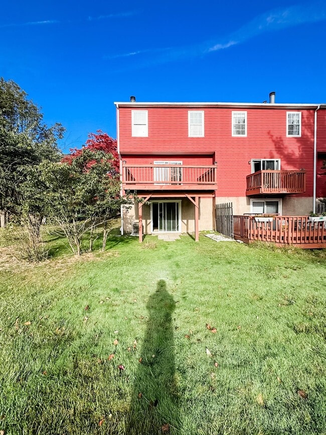 Building Photo - 3004 Shawnee Green