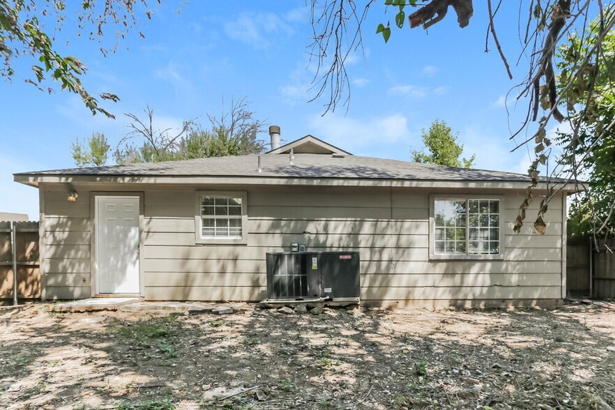 Building Photo - 4530 Lizzy Dr