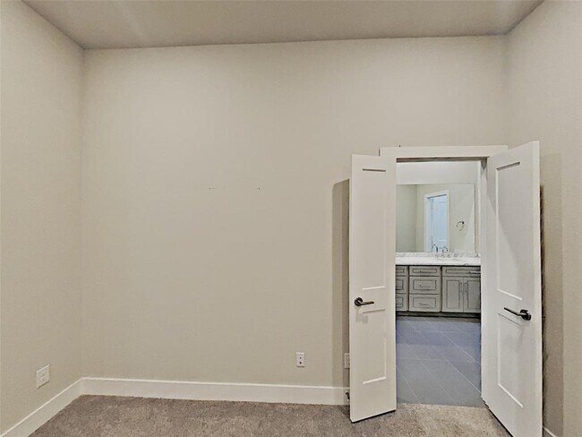 Building Photo - 5608 Lindell Ave