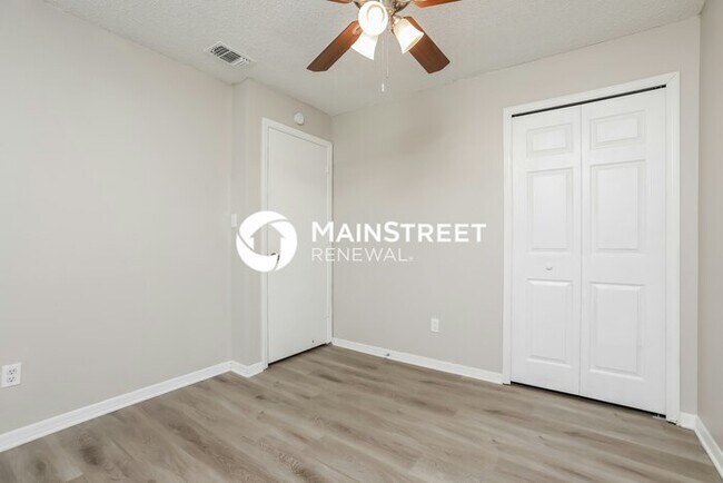 Building Photo - 3 Bedroom Pet-Friendly Home in ORLANDO, FL with Main Street Renewal