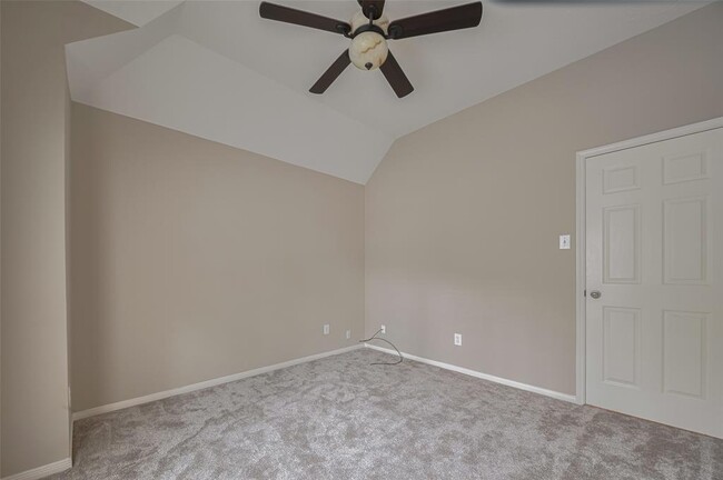 Building Photo - 9502 Willow Crossing Dr