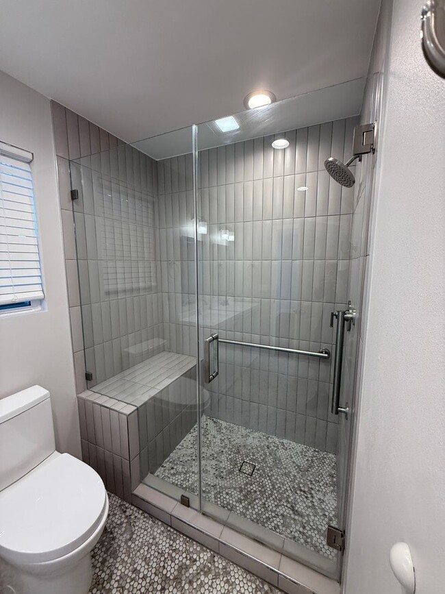 Building Photo - Amazing 1 Bedroom Back Home in La Crescenta!