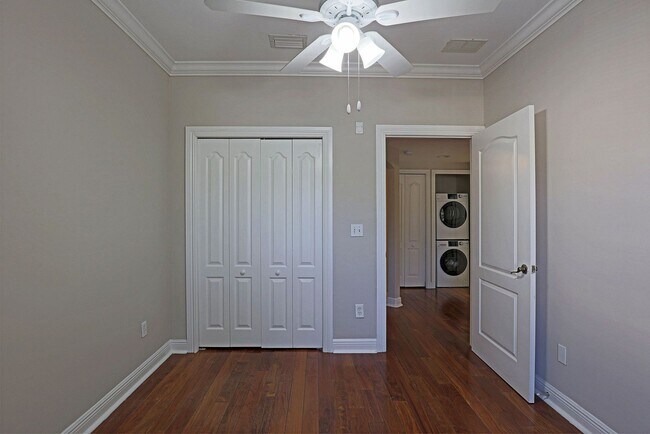 Building Photo - Villas at Venezia 4172-206