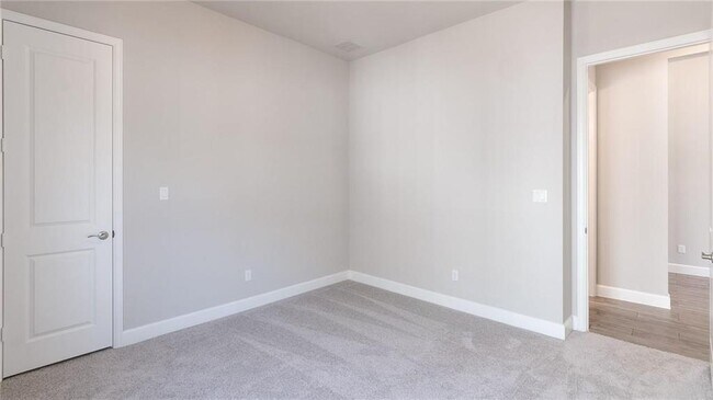 Building Photo - 6313 Empresa Dr