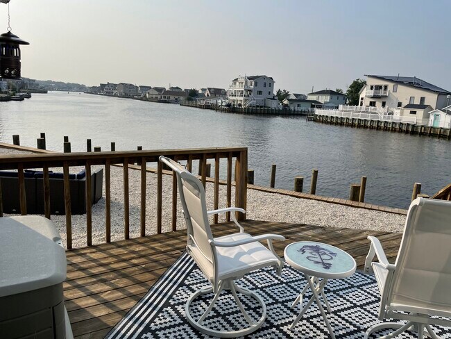 Outdoor views - 220 Catherine Ln