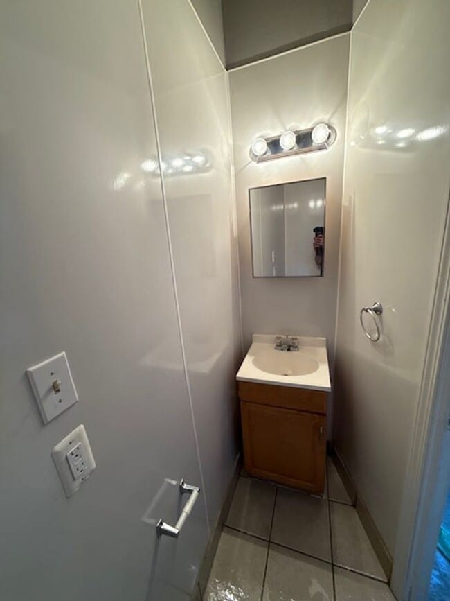 Building Photo - Come see your new home!