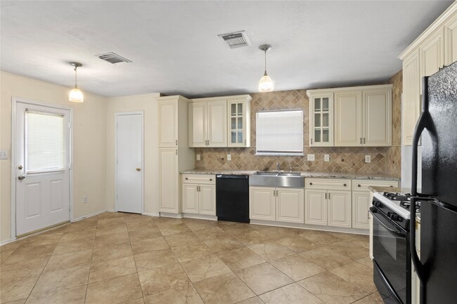 Building Photo - 5815 Clerkenwell Dr