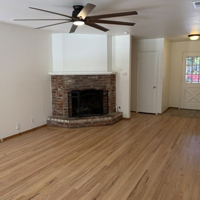Building Photo - 430 S Bayview Ave