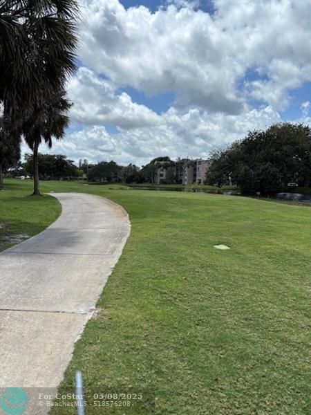 Building Photo - 1811 Sabal Palm Dr