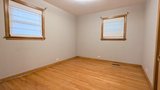 Building Photo - 736 N Wilshire Ln